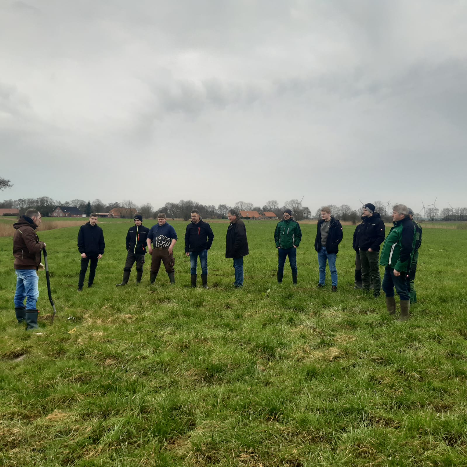 content/news/Interessanter Grünlandtag auf den Flächen von Andreas Tammen in Osteel.jpg